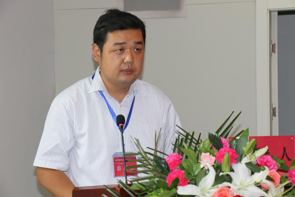 院党委副书记刁俊同志主持大会开幕式