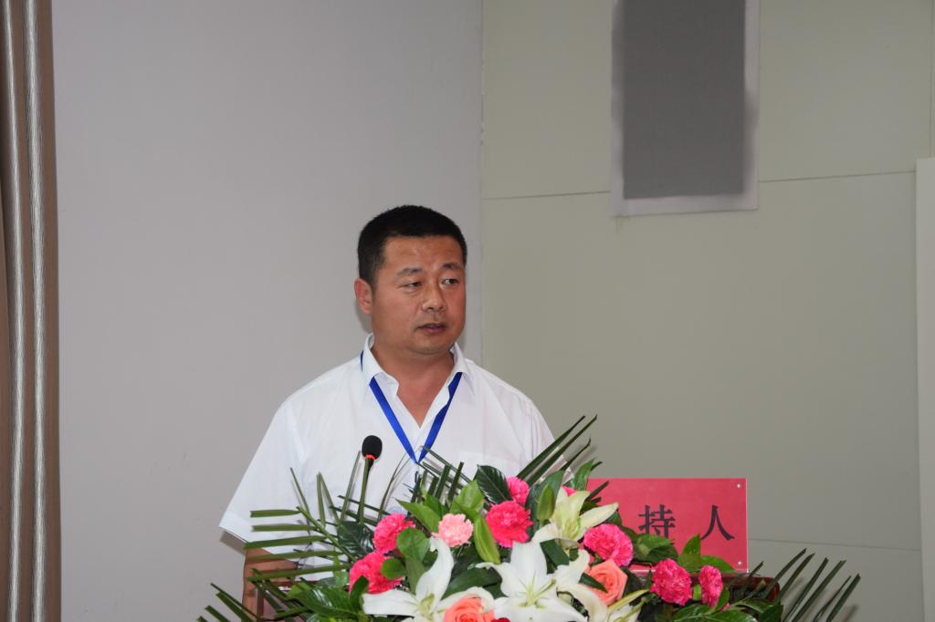 院党委副书记桂晓兵同志主持大会闭幕式